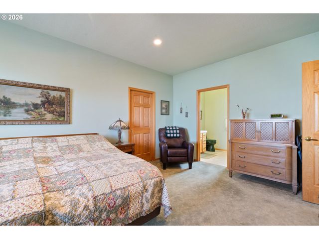 409 CREST Ter, Rockaway Beach, OR 97136