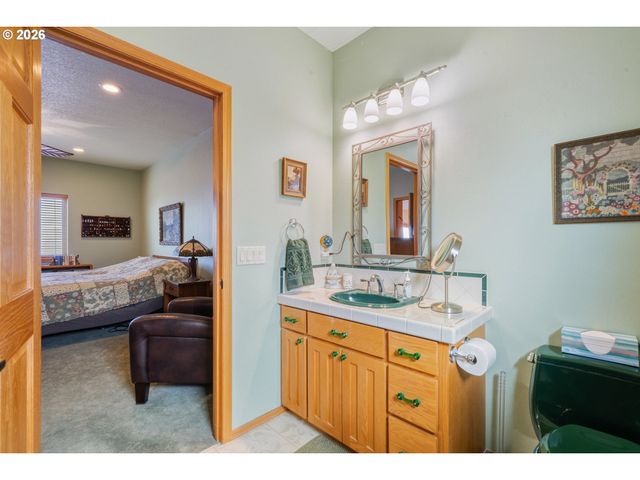 409 CREST Ter, Rockaway Beach, OR 97136