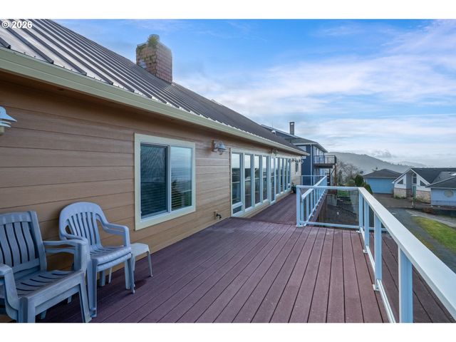 409 CREST Ter, Rockaway Beach, OR 97136