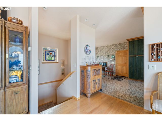 409 CREST Ter, Rockaway Beach, OR 97136