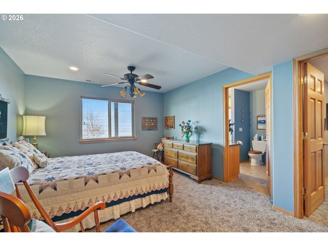409 CREST Ter, Rockaway Beach, OR 97136