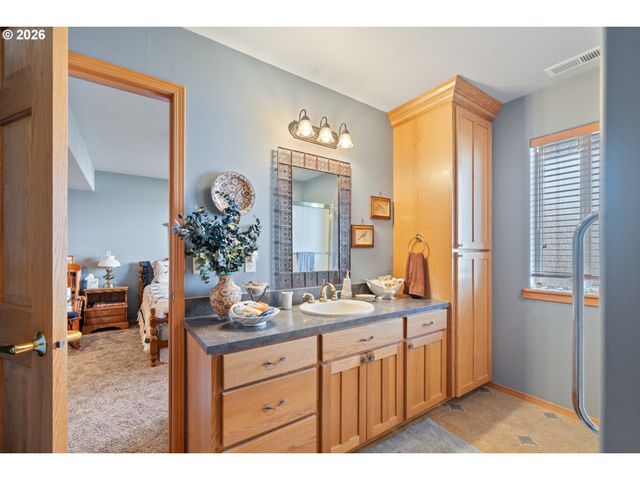 409 CREST Ter, Rockaway Beach, OR 97136