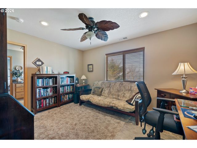 409 CREST Ter, Rockaway Beach, OR 97136