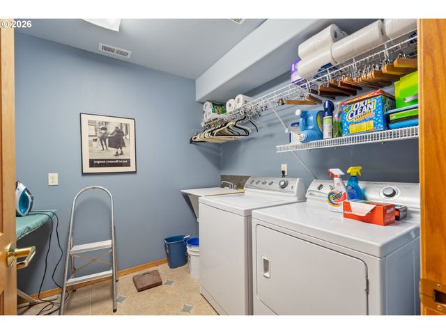 409 CREST Ter, Rockaway Beach, OR 97136