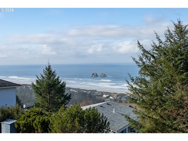 409 CREST Ter, Rockaway Beach, OR 97136