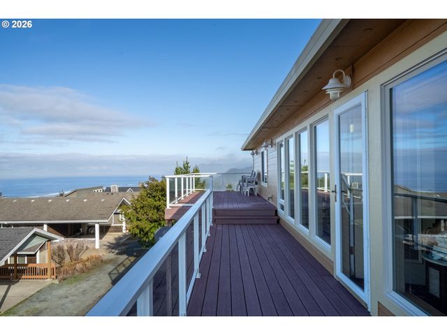 409 CREST Ter, Rockaway Beach, OR 97136