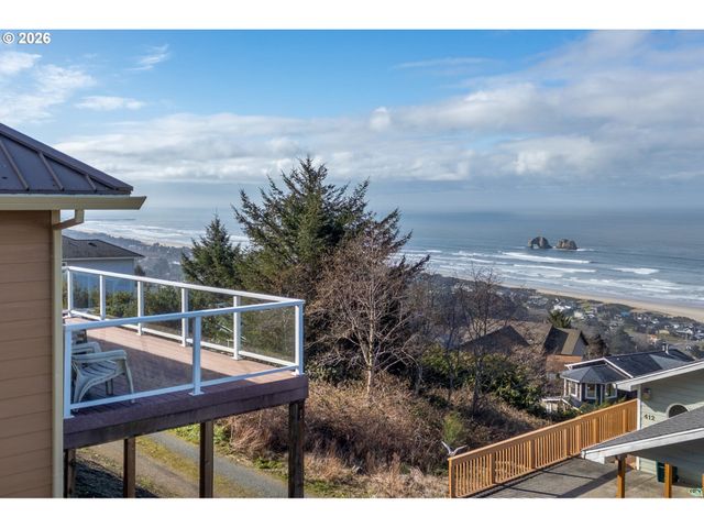 409 CREST Ter, Rockaway Beach, OR 97136