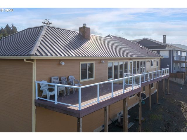 409 CREST Ter, Rockaway Beach, OR 97136