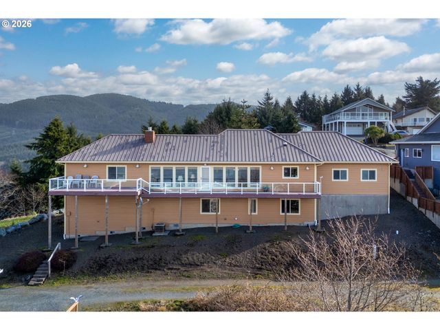 409 CREST Ter, Rockaway Beach, OR 97136