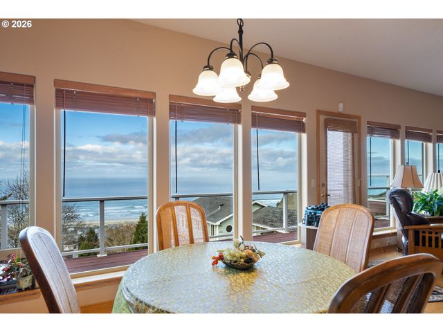 409 CREST Ter, Rockaway Beach, OR 97136
