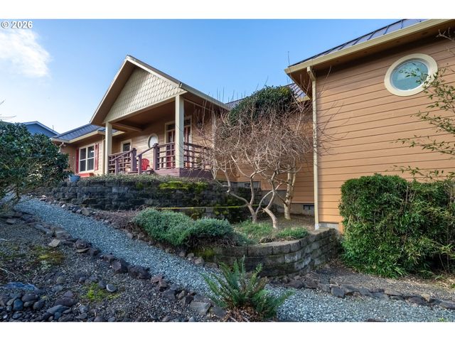 409 CREST Ter, Rockaway Beach, OR 97136