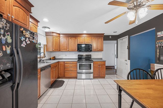 7 Douglas Dr, Salem, NH 03079