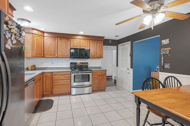 7 Douglas Dr, Salem, NH 03079