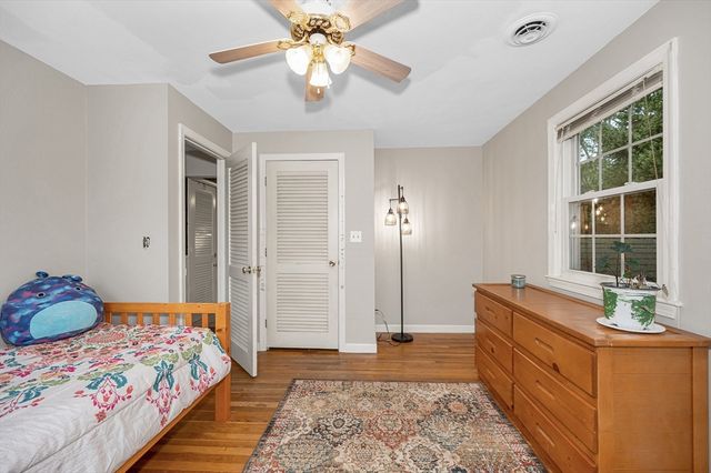 7 Douglas Dr, Salem, NH 03079