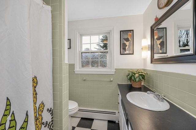 7 Douglas Dr, Salem, NH 03079