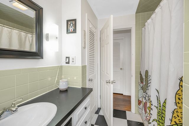 7 Douglas Dr, Salem, NH 03079