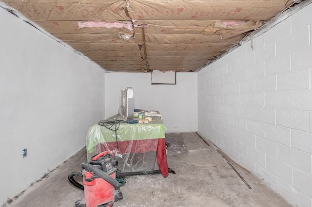 7 Douglas Dr, Salem, NH 03079