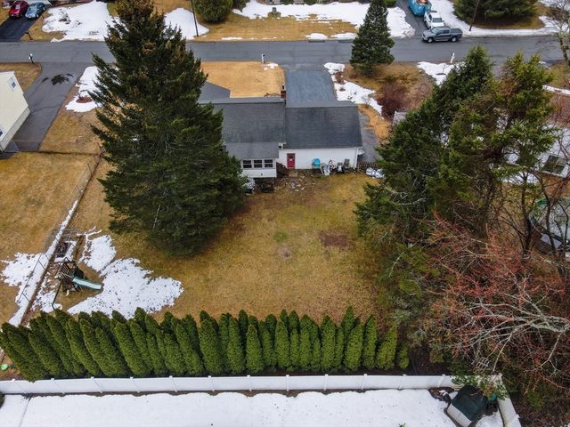 7 Douglas Dr, Salem, NH 03079