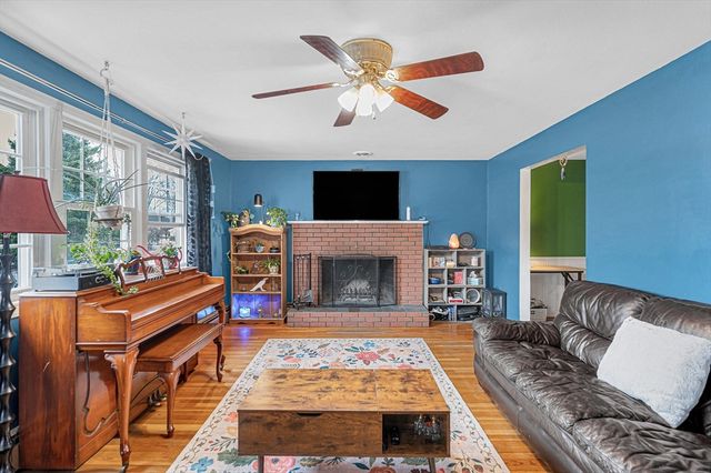 7 Douglas Dr, Salem, NH 03079