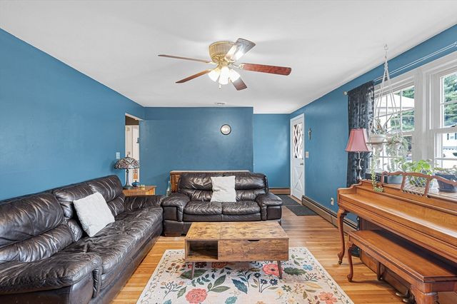 7 Douglas Dr, Salem, NH 03079