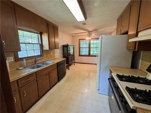 5604 Meadowood Drive, Acworth, GA 30102