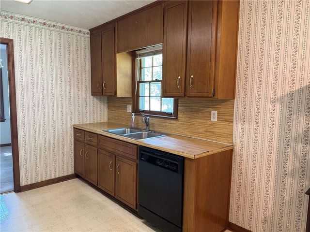5604 Meadowood Drive, Acworth, GA 30102
