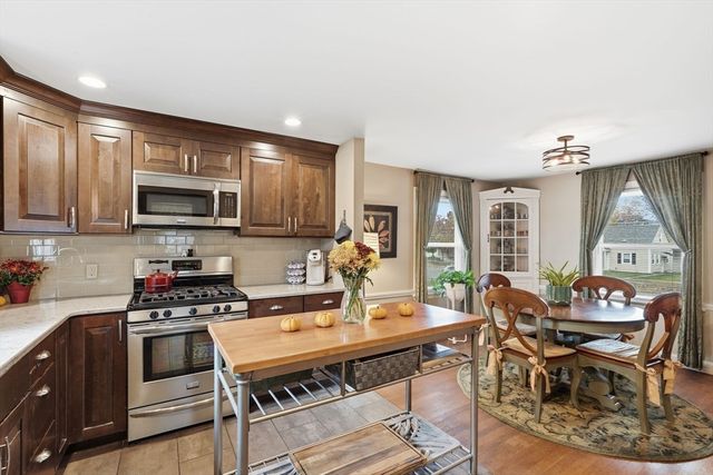 32 Pennsylvania Ave, Springfield, MA 01118