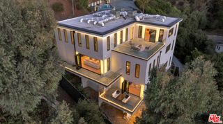 7966 Mulholland Drive, Los Angeles, CA 90046