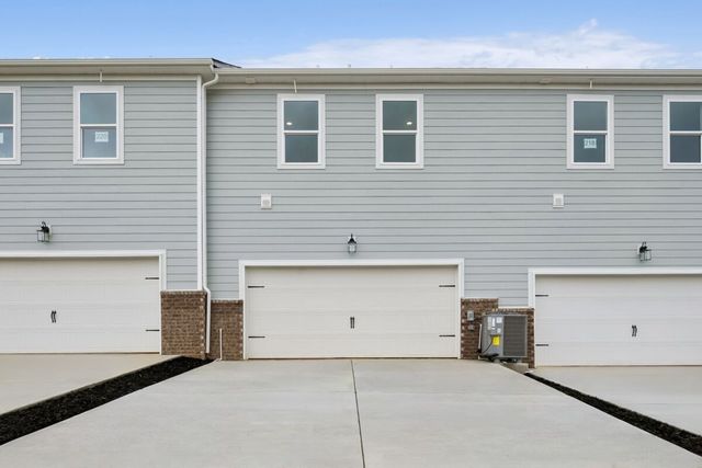 2599 Peaceful Valley Dr, Columbia, TN 38401
