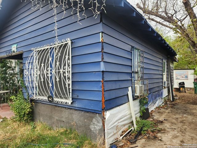 3319 salinas, San Antonio, TX 78207