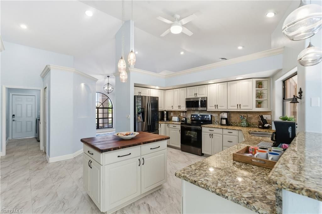 Image 16 of property listing at 4018 NW 12th ST, Cape Coral, FL 33993