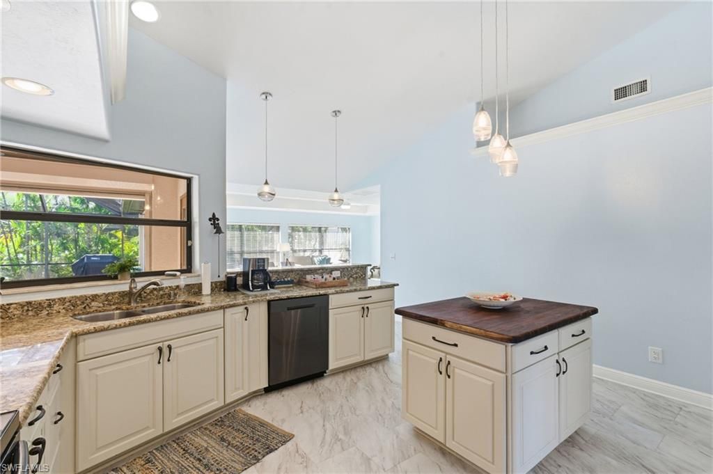 Image 18 of property listing at 4018 NW 12th ST, Cape Coral, FL 33993