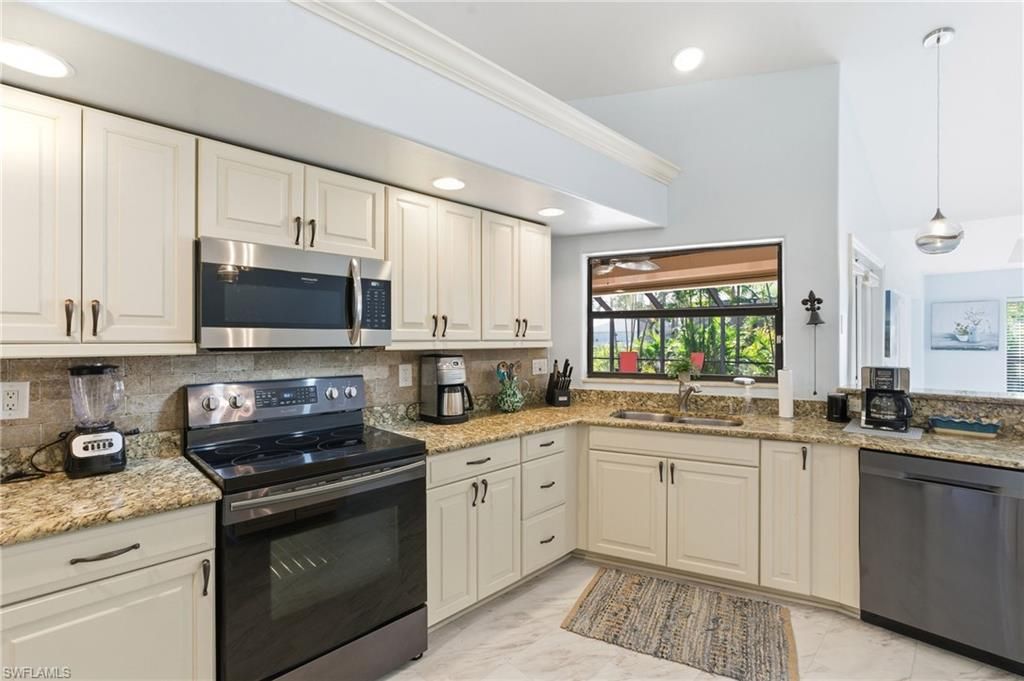 Image 20 of property listing at 4018 NW 12th ST, Cape Coral, FL 33993