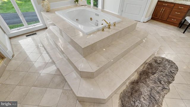 6603 BRAEBURN PKWY, Bethesda, MD 20817