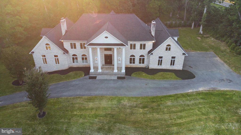 Image 1 of property listing at 6603 BRAEBURN PKWY, Bethesda, MD 20817
