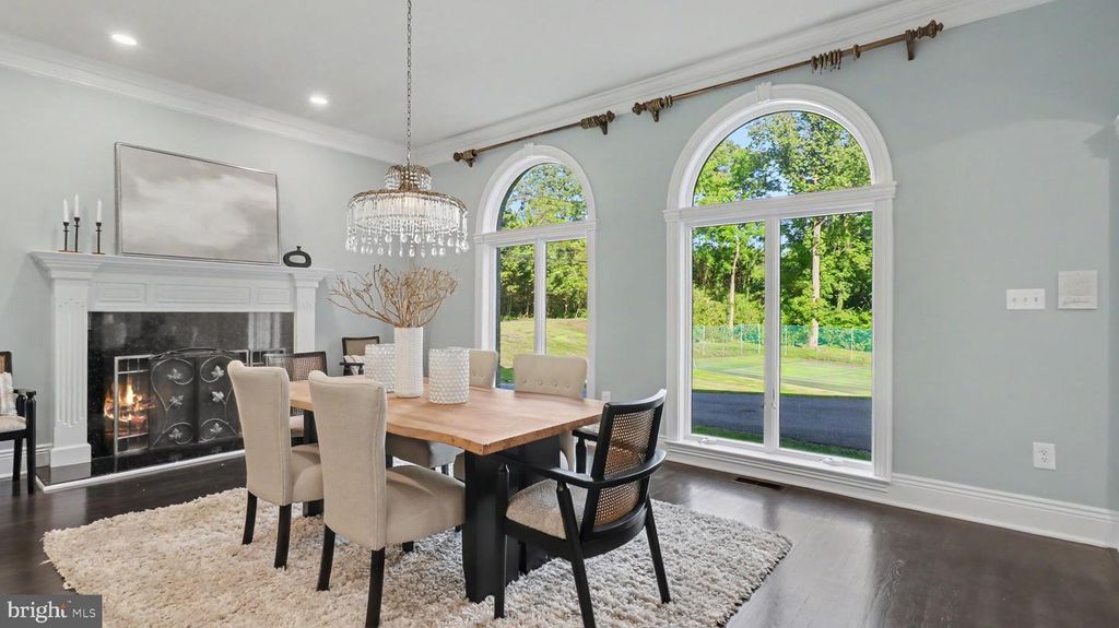 Image 10 of property listing at 6603 BRAEBURN PKWY, Bethesda, MD 20817