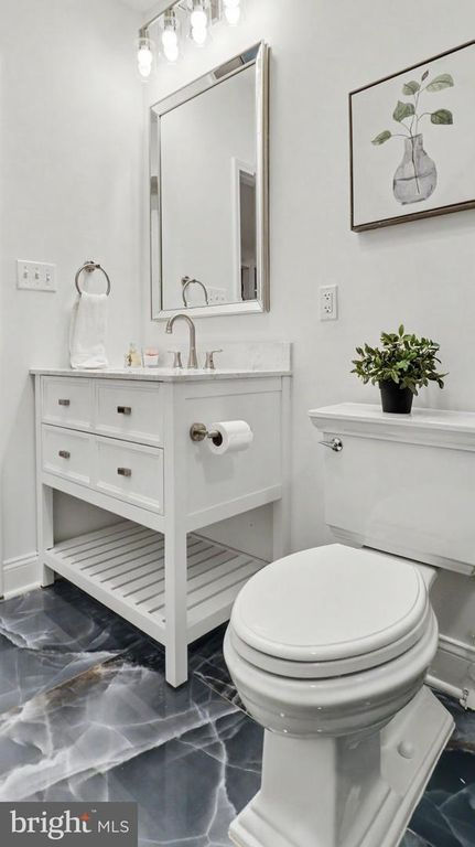 Image 105 of property listing at 6603 BRAEBURN PKWY, Bethesda, MD 20817