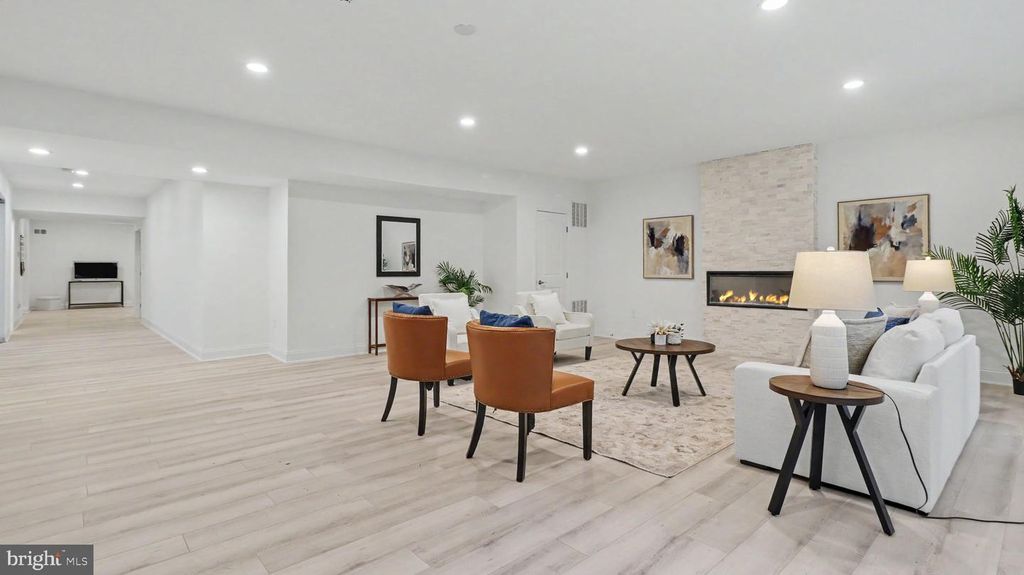 Image 115 of property listing at 6603 BRAEBURN PKWY, Bethesda, MD 20817