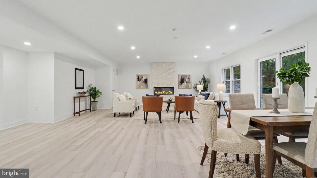 Image 116 of property listing at 6603 BRAEBURN PKWY, Bethesda, MD 20817