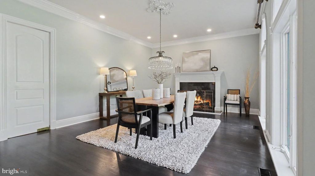 Image 12 of property listing at 6603 BRAEBURN PKWY, Bethesda, MD 20817