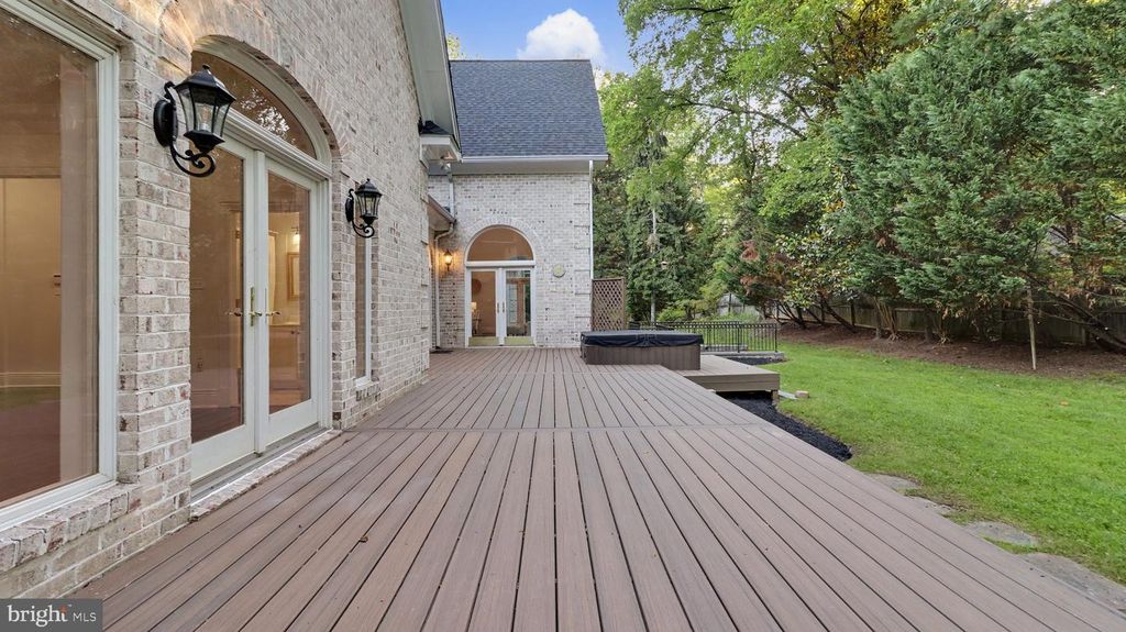 Image 127 of property listing at 6603 BRAEBURN PKWY, Bethesda, MD 20817