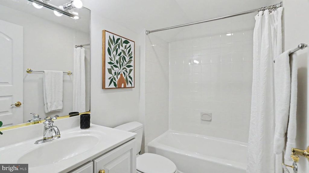 Image 135 of property listing at 6603 BRAEBURN PKWY, Bethesda, MD 20817