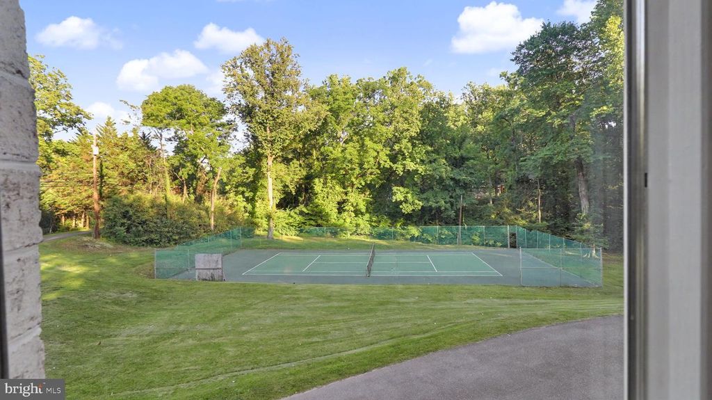 Image 137 of property listing at 6603 BRAEBURN PKWY, Bethesda, MD 20817