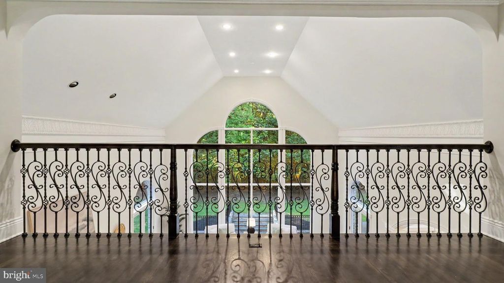 Image 24 of property listing at 6603 BRAEBURN PKWY, Bethesda, MD 20817