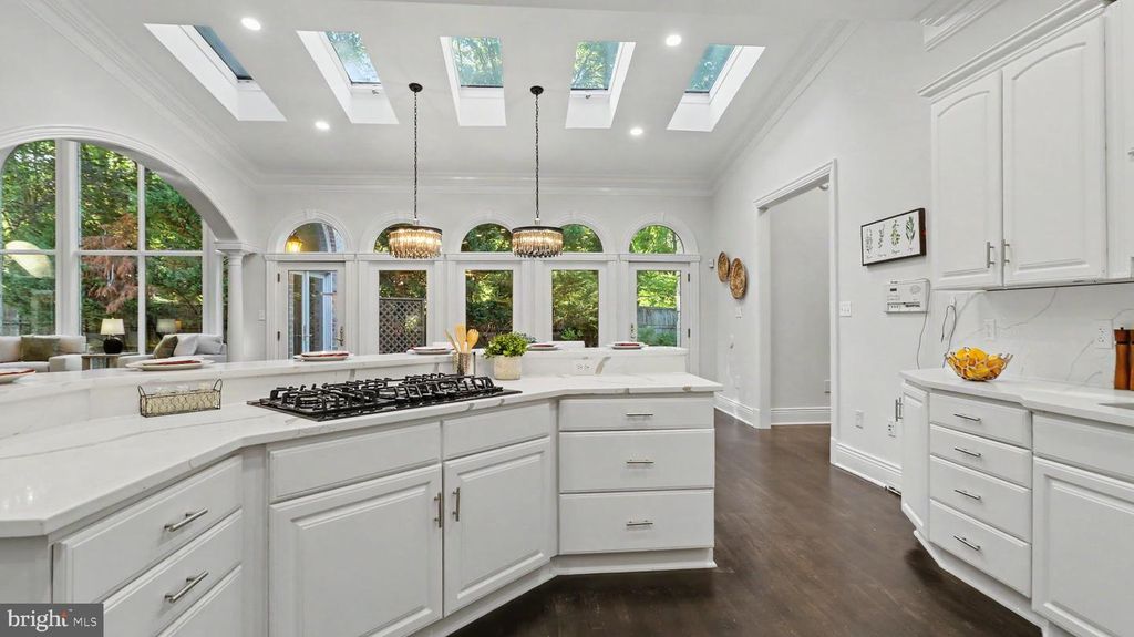 Image 36 of property listing at 6603 BRAEBURN PKWY, Bethesda, MD 20817