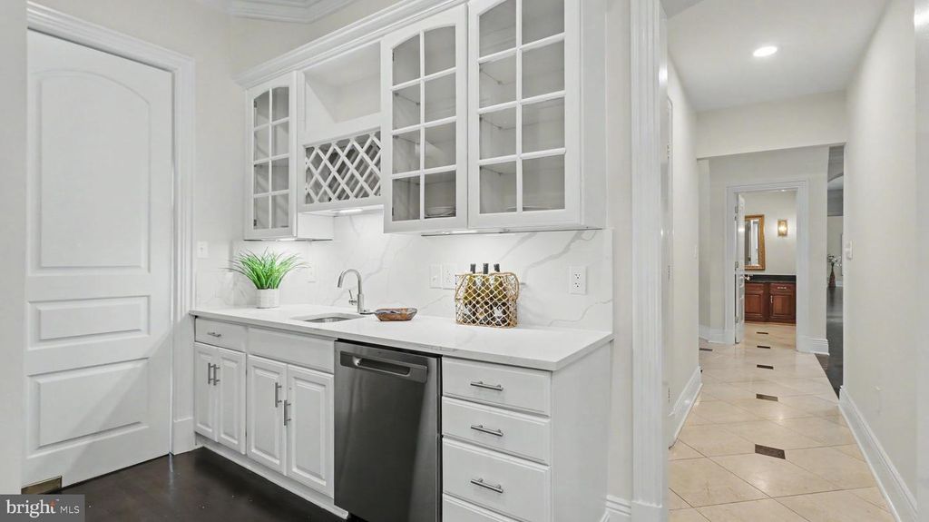 Image 37 of property listing at 6603 BRAEBURN PKWY, Bethesda, MD 20817