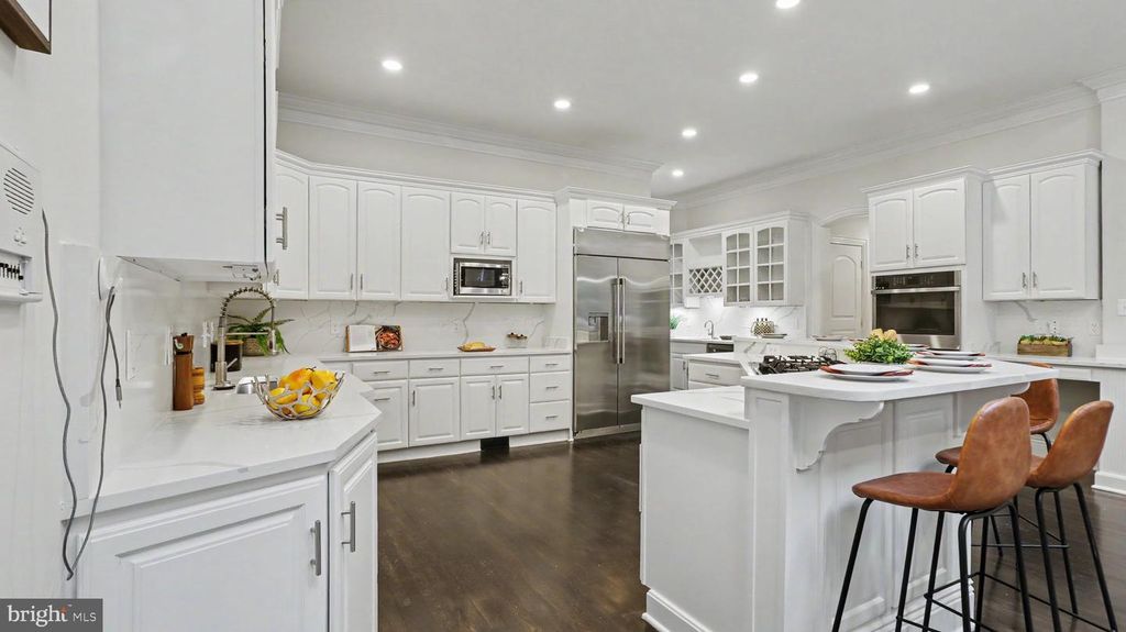 Image 39 of property listing at 6603 BRAEBURN PKWY, Bethesda, MD 20817