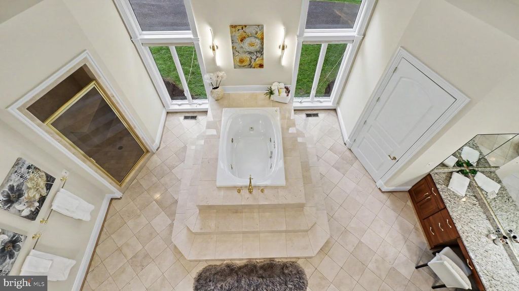 Image 55 of property listing at 6603 BRAEBURN PKWY, Bethesda, MD 20817