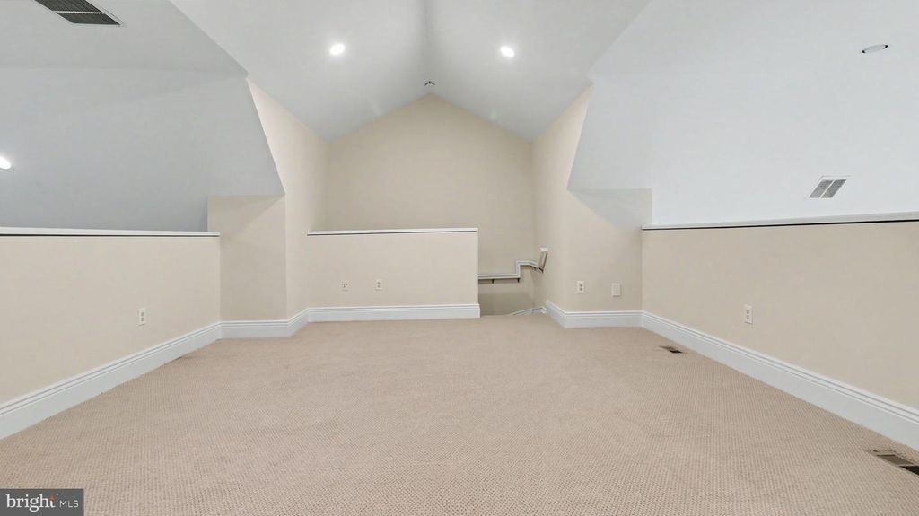 Image 58 of property listing at 6603 BRAEBURN PKWY, Bethesda, MD 20817