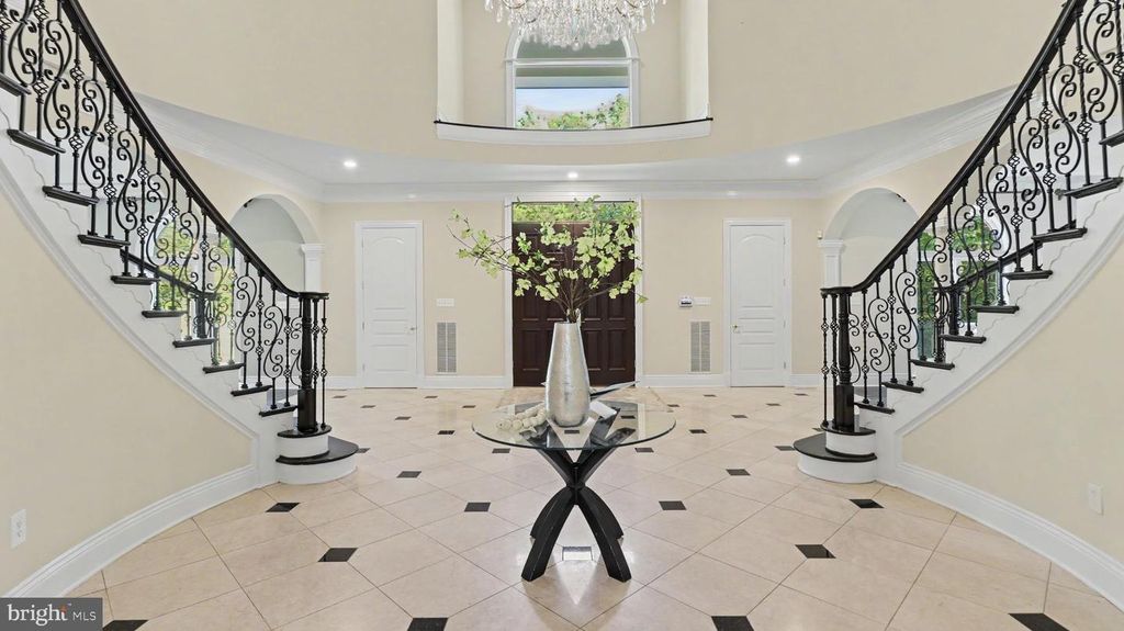 Image 7 of property listing at 6603 BRAEBURN PKWY, Bethesda, MD 20817